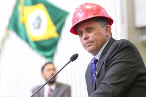 Nestor Bezerra toma posse de capacete. Foto divulgação AL-CE