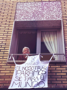 Das sacadas, aventais mostram a adesão à greve. Fonte: hacialahuelgafeminista.org