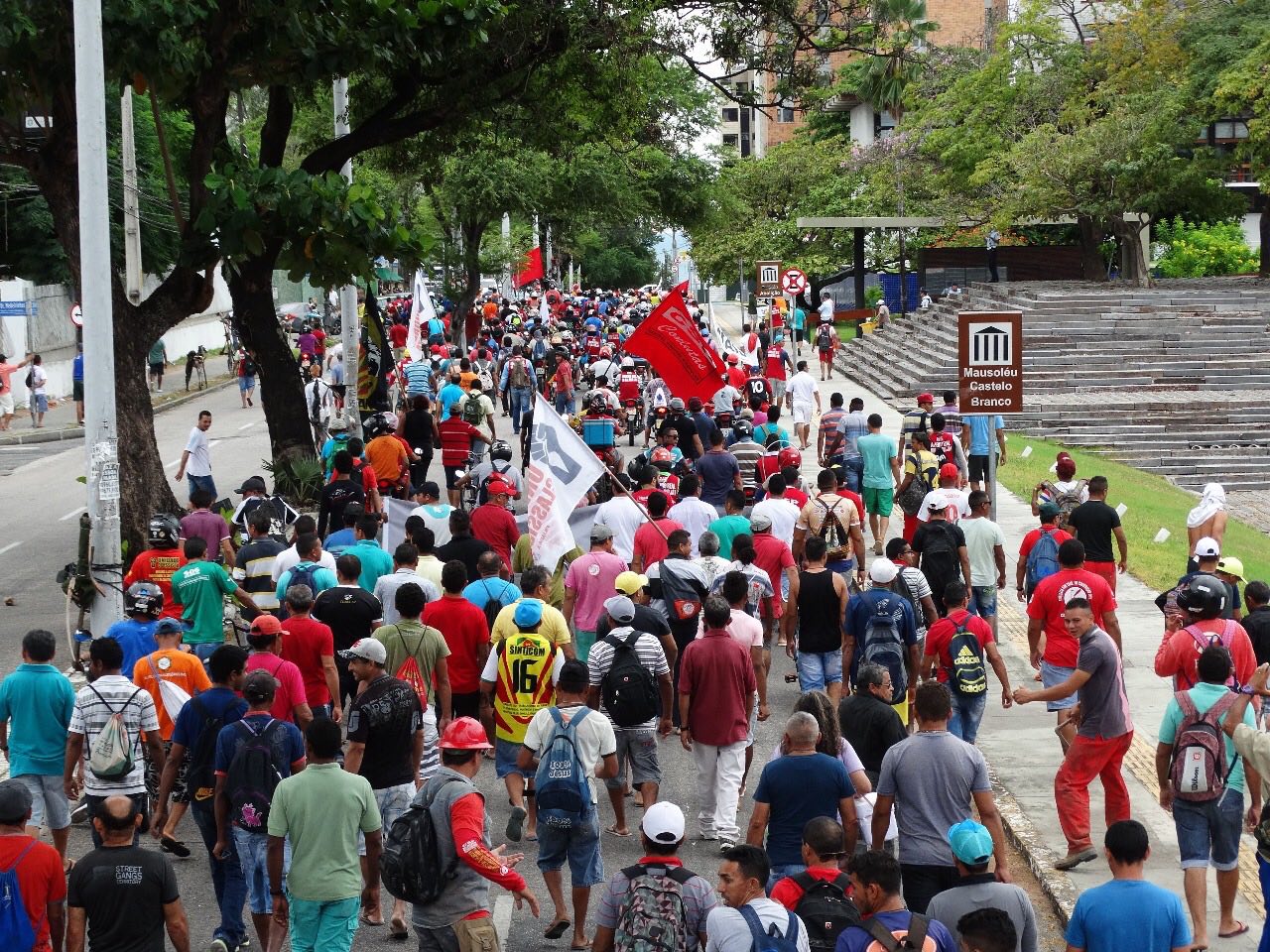 Operários durante greve de Fortaleza. Arquivo