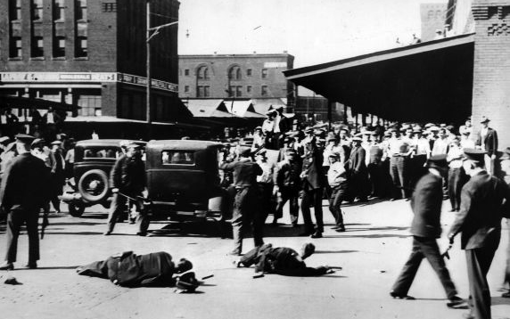 Repressão à greve dos caminhoneiros, em 1934. Coleção Edward Levinson