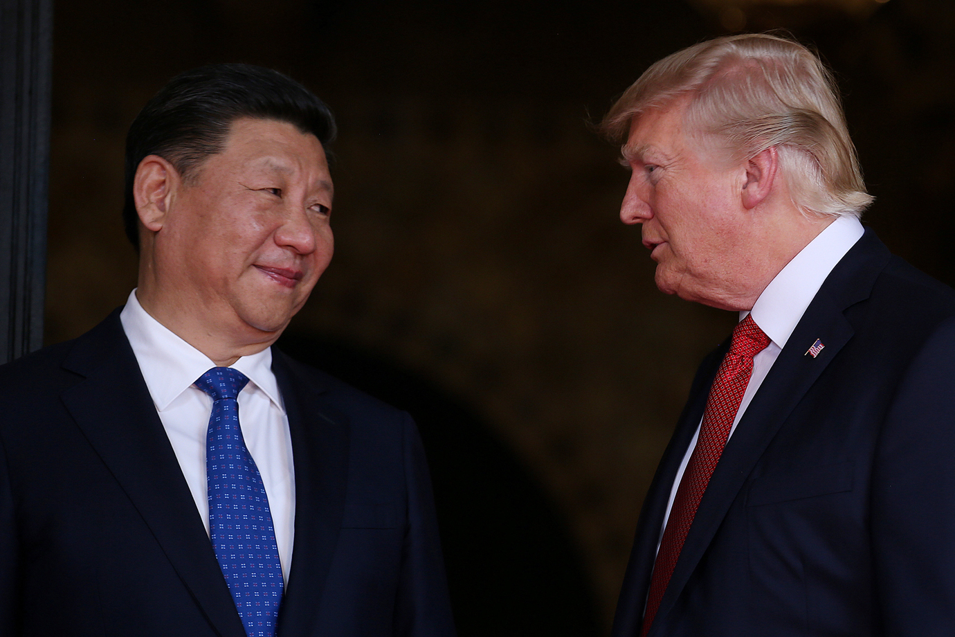 O presidente da China, Xi Jinping, e o presidente dos EUA, Donald Trump, em abril de 2017. Foto: Reuters/Carlos Barria/TPX