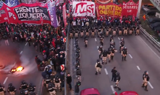 Marcha em Buenos Aires. Reprodução Infobae