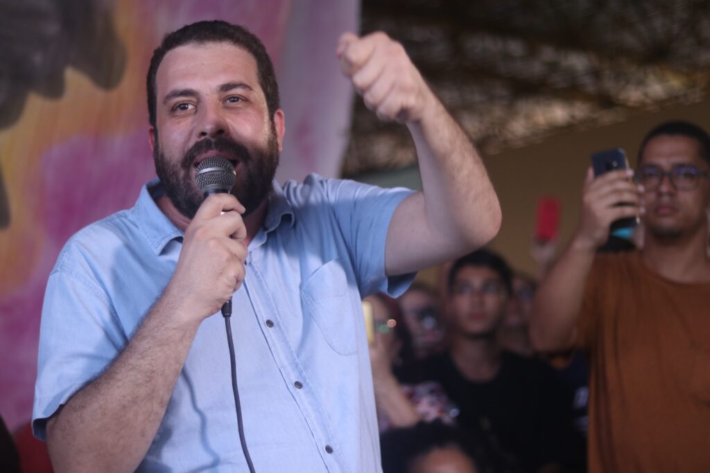 ‘Se o empregado escolher contribuir pelo INSS ele não será contratado’, alerta Guilherme Boulos em debate em Teresina