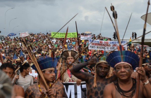 Bolsonaro contra povos indígenas: todo apoio ao Acampamento Terra Livre