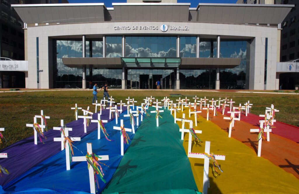Dia internacional de combate à LGBTfobia em meio ao avanço da violência