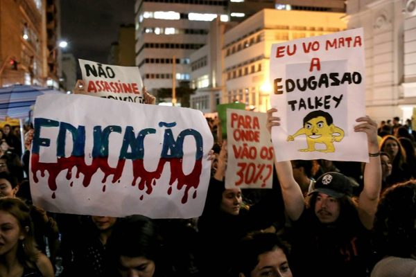 Os professores e a defesa da Educação como grande tarefa do nosso tempo