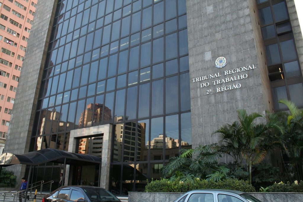 Presidente do TRT-2 tenta impedir adesão à greve geral