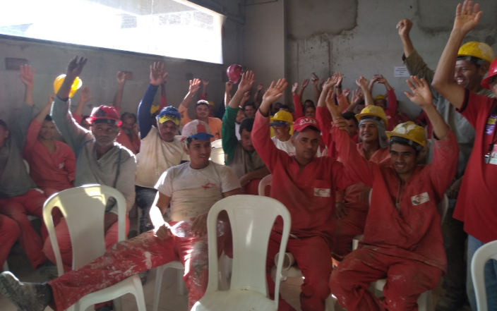 Operários da construção civil de Fortaleza (CE) se preparam para a greve geral