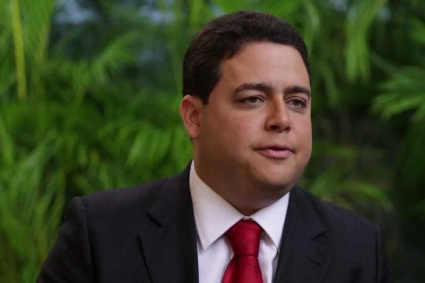 Presidente do OAB cobra que Bolsonaro conte o que sabe: “nossas famílias querem saber” 