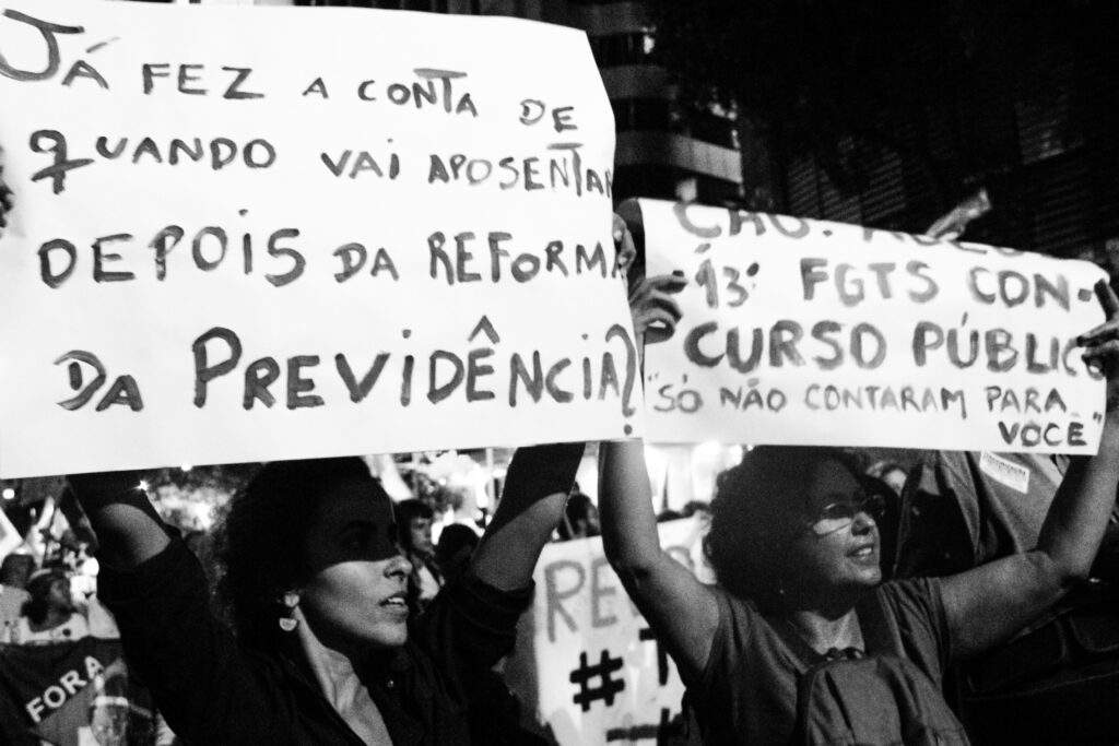 Levantar a cabeça e seguir em frente. A crise do governo, paradoxalmente, vai prosseguir