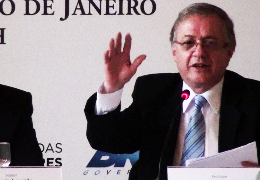 Seis meses de Bolsonaro e a educação como inimiga