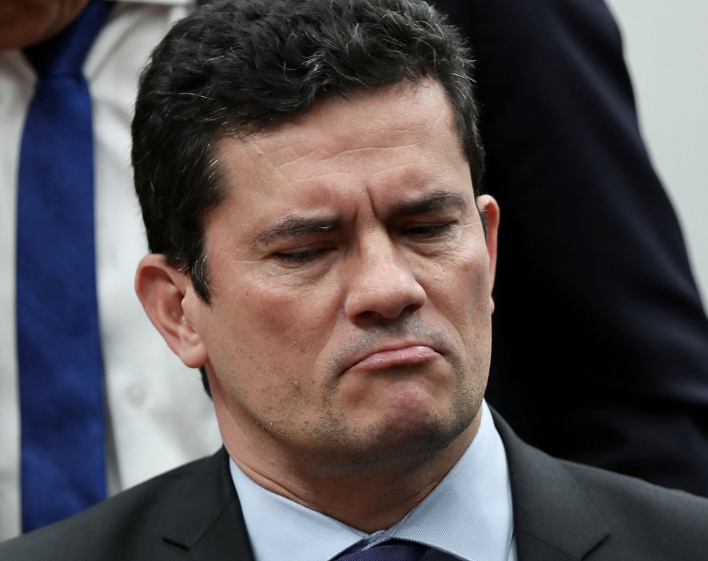 Os “hackers” e a manobra espúria de Moro