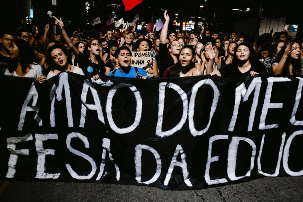 Bolsonaro é o inimigo número 1 da Educação Pública