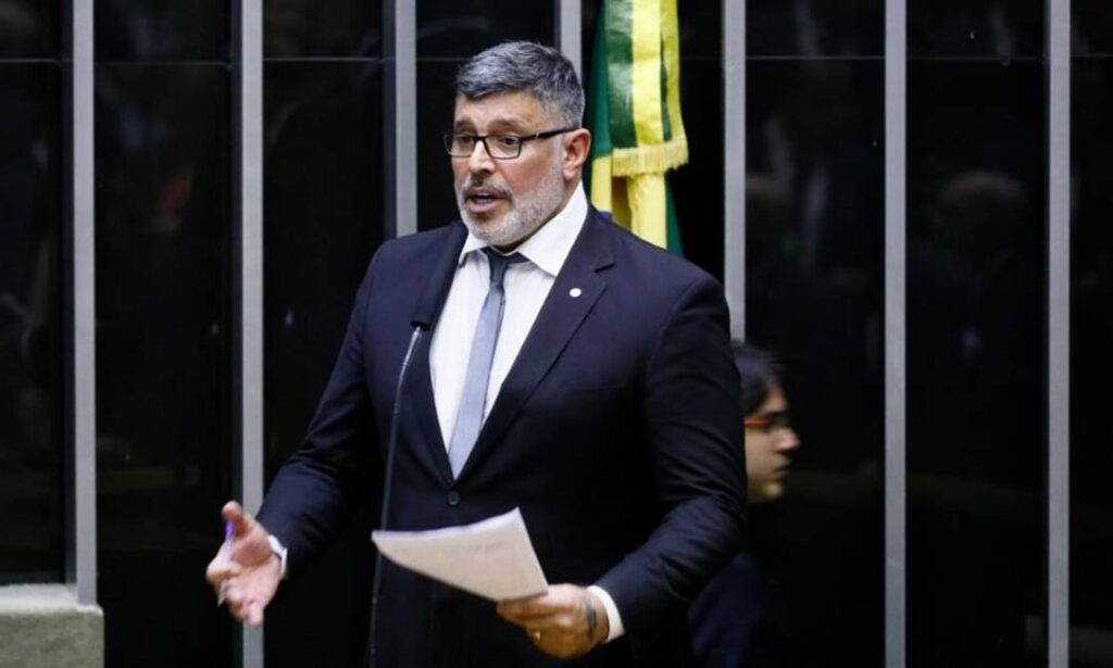 Crise de autolegitimação: Bolsonaro começa a se isolar e rachaduras podem aparecer na base de seu poder