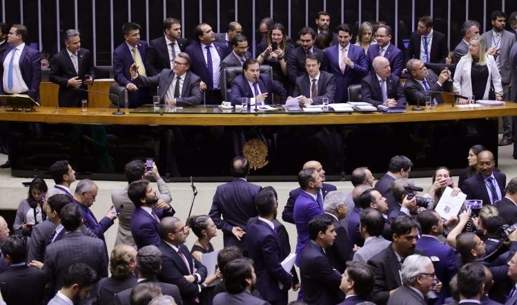 Bolsonaro libera verbas para emendas, e deputados aprovam contrarreforma da Previdência, em segundo turno