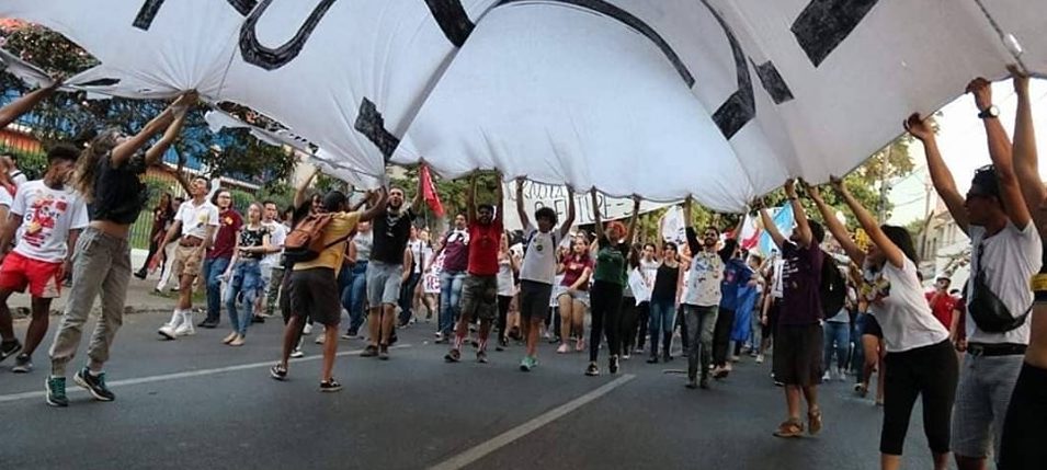 Unificar as lutas em defesa das estatais e da educação pública