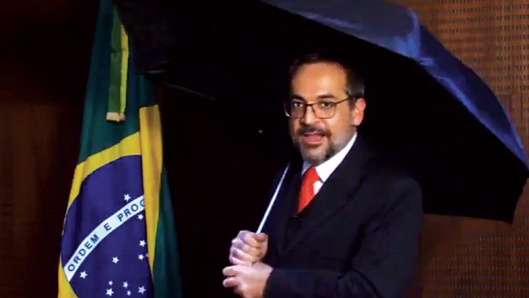 Mentira tem perna curta. Educação é coisa séria!
