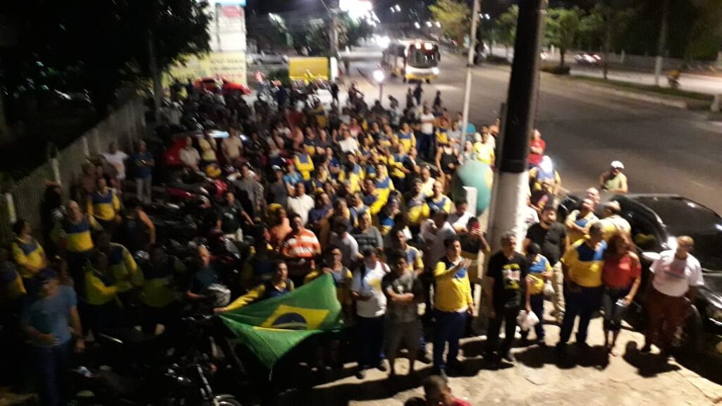 Trabalhadores dos Correios mostram o caminho da resistência