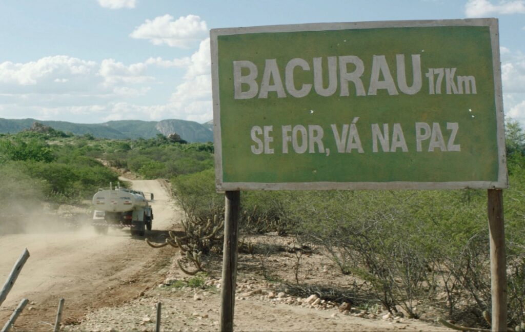 Tropicalismo e canção engajada no filme Bacurau