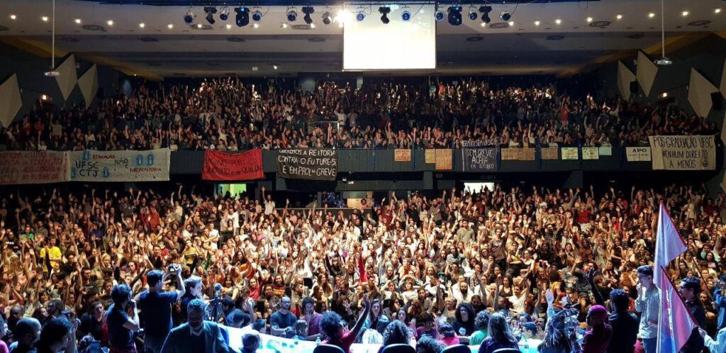 OPINIÃO | Parar nos dias 2 e 3 de outubro não é o suficiente. Pela greve nacional da educação!