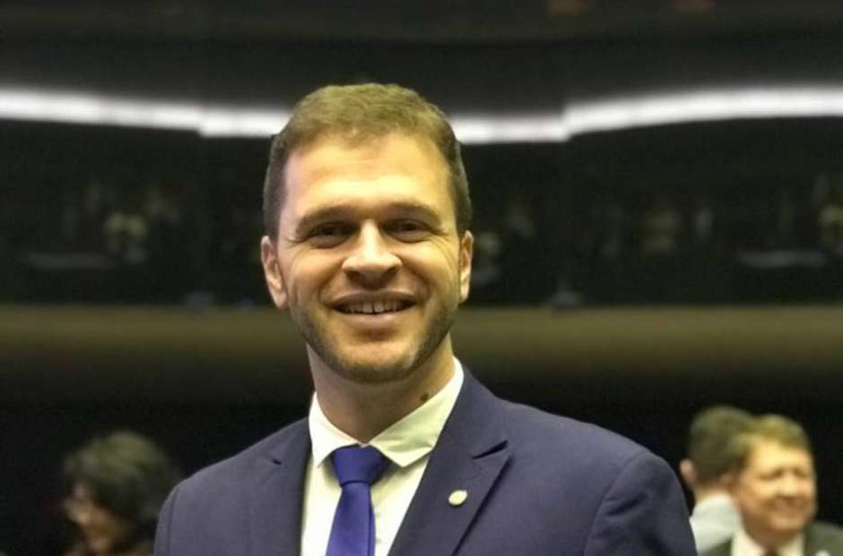 Deputado do partido de Bolsonaro quer criminalizar músicos, por conteúdos pejorativos ou ofensivos