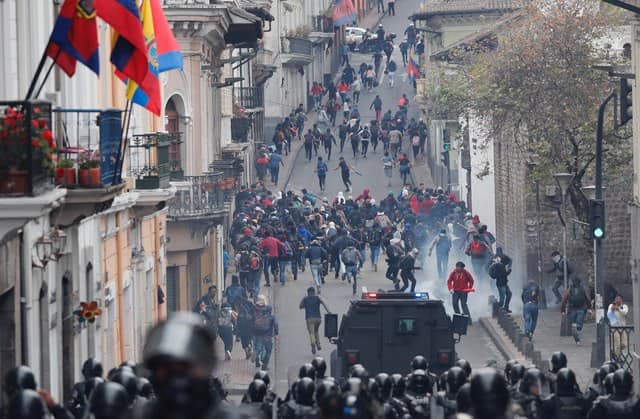 Fuera el FMI de Ecuador¡ Viva el levantamiento social contra el gobierno hambreador