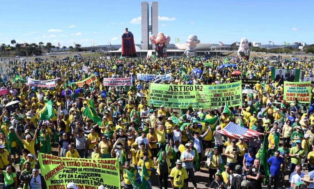 O bolsonarismo e o fechamento do regime