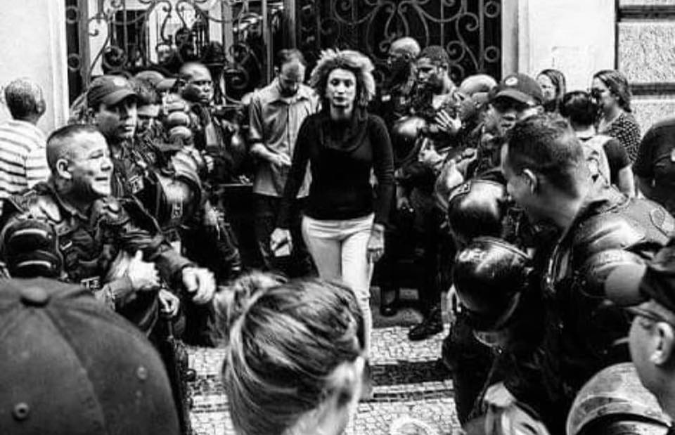 Entre o medo e a vontade de lutar, honrar o legado de Marielle