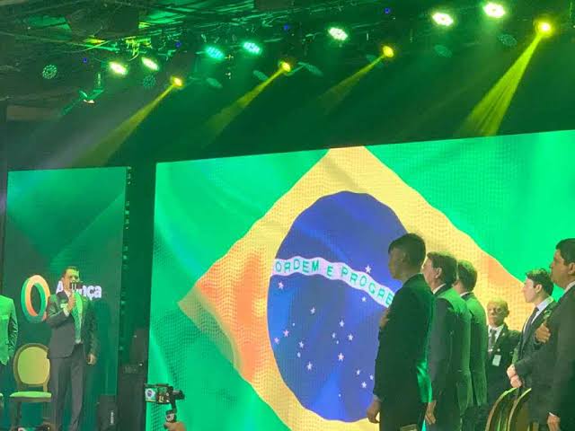 Bolsonaro cria seu partido de extrema direita neofascista