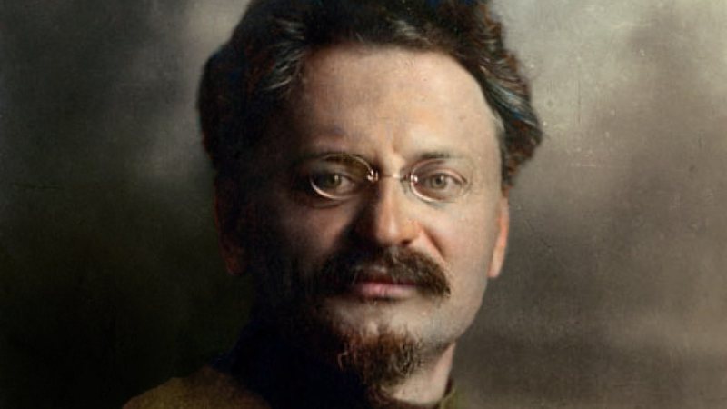 Usina Editorial faz promoção imperdível em novembro: autobiografia de Trotsky por R$ 29,00