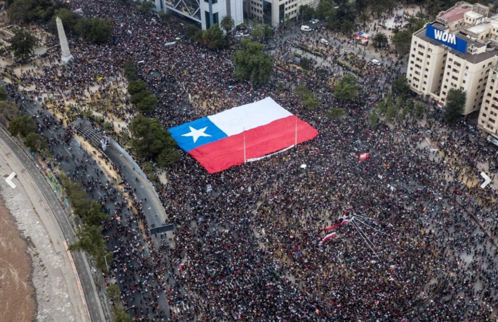 Chile tem novo protesto de massas e revolta está longe de terminar