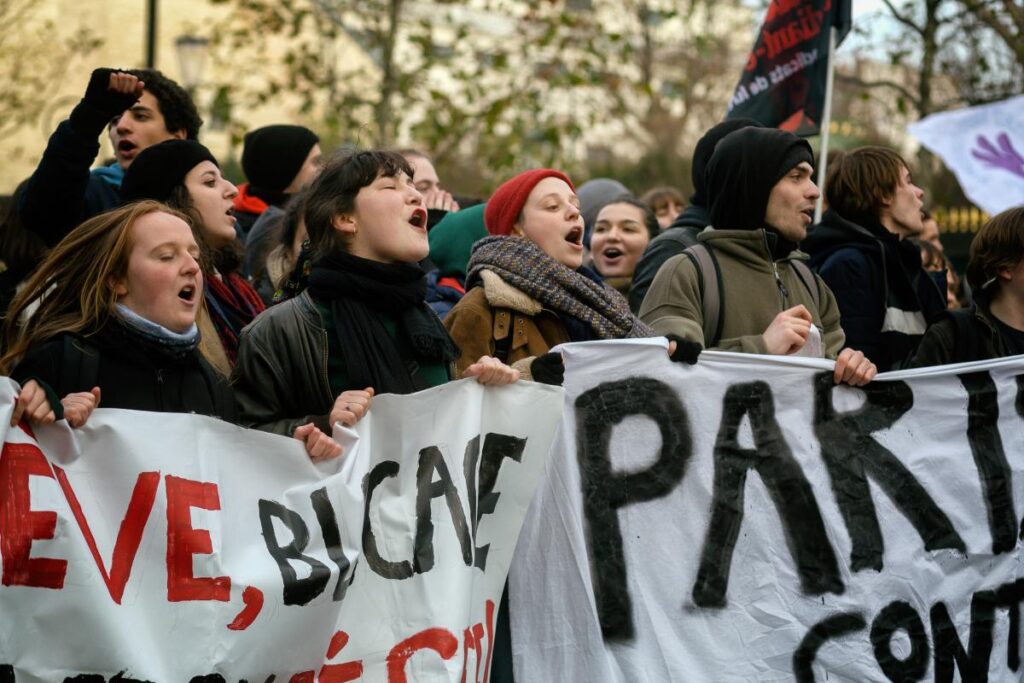 Franceses voltam às ruas contra a Reforma da Previdência