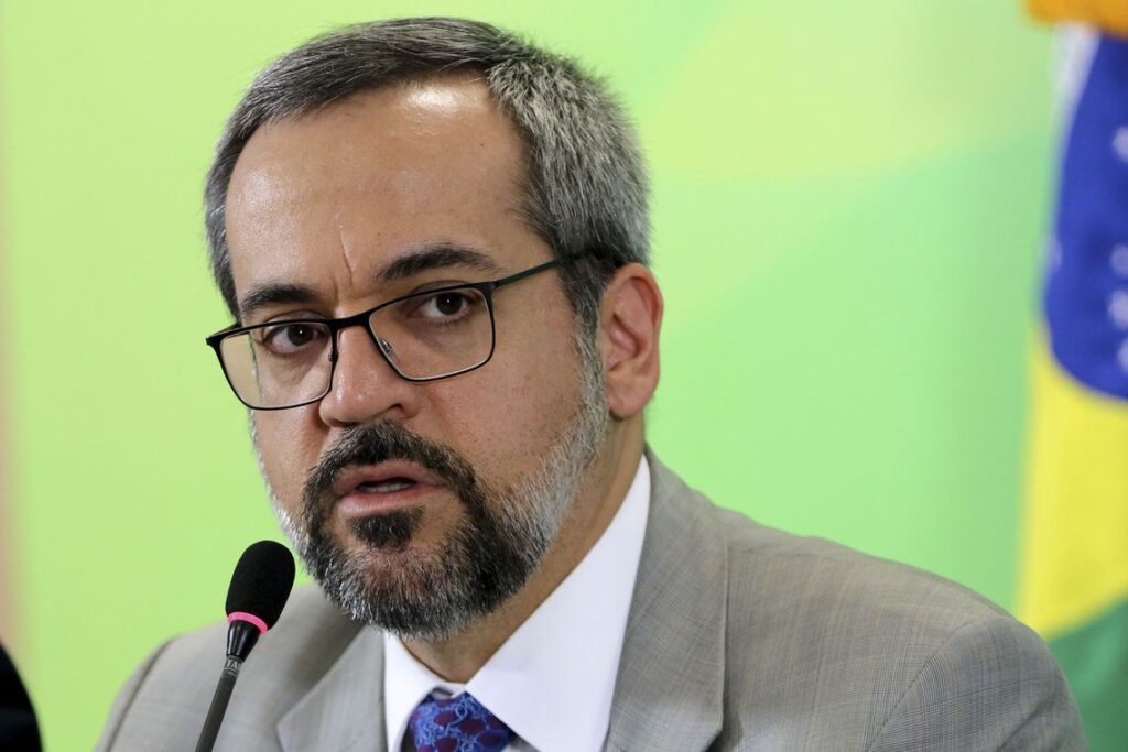 MEC começa o ano proibindo contratação de professores e técnicos nas universidades e institutos federais