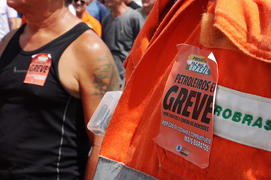 Tarefa nº 1 da esquerda: apoiar a greve de petroleiros
