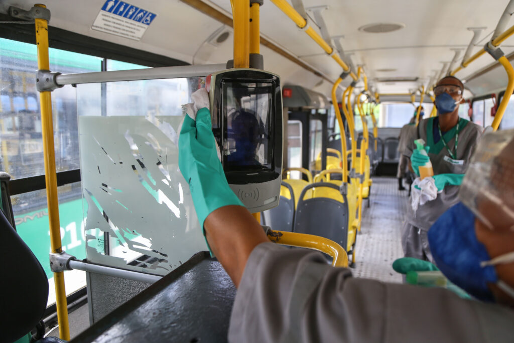 Serviços são essenciais e as vidas de trabalhadoras e trabalhadores também
