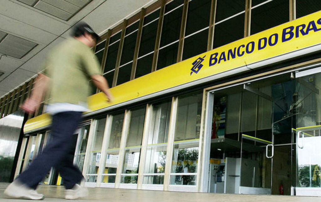 Banco do Brasil: diminuição de salários, privatização e aumento nos lucros