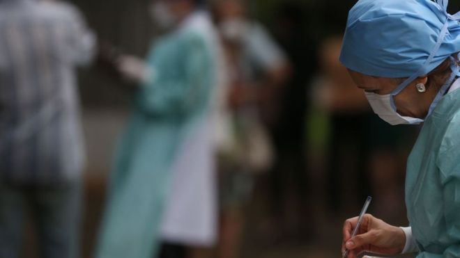 Os profissionais de saúde precisam de condições para salvar vidas