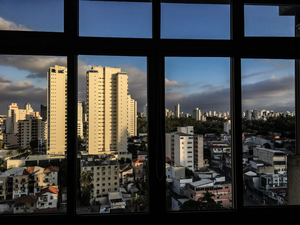 Todo excesso esconde uma falta? Um diálogo sobre saúde mental e isolamento social