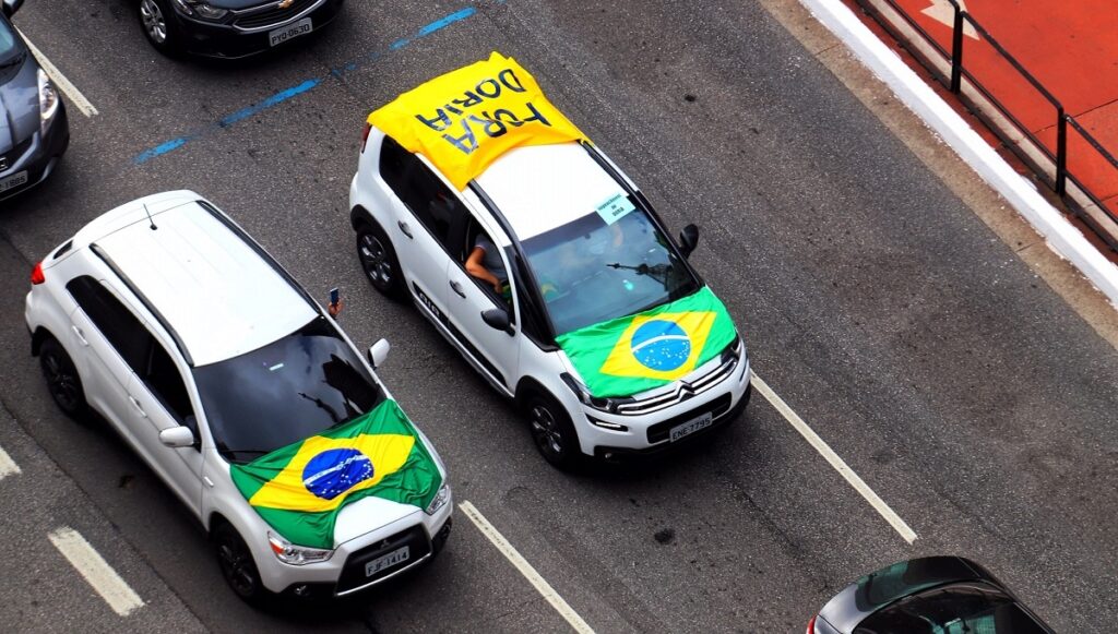 Demissão de Mandetta, ataques ao Congresso e carreatas: Bolsonaro inicia contra-ofensiva