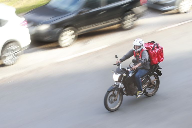 Quem tem fome, tem pressa! Bolsonaro e Guedes atrasam pagamento de auxílio