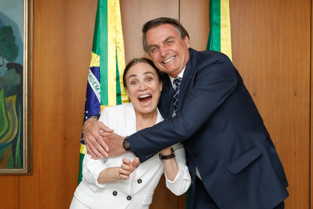 Mais de 400 artistas lançam manifesto em defesa da democracia e em repúdio a declarações de Regina Duarte