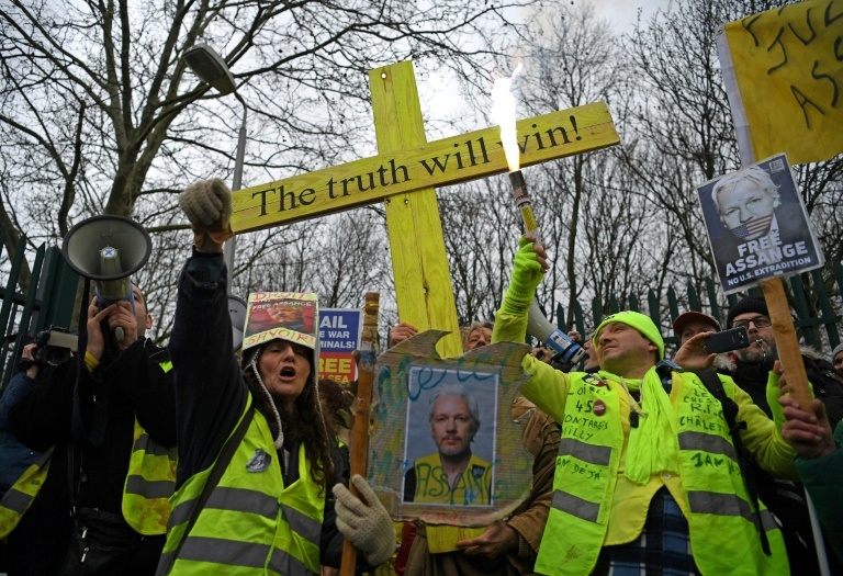 Liberdade imediata para Julian Assange