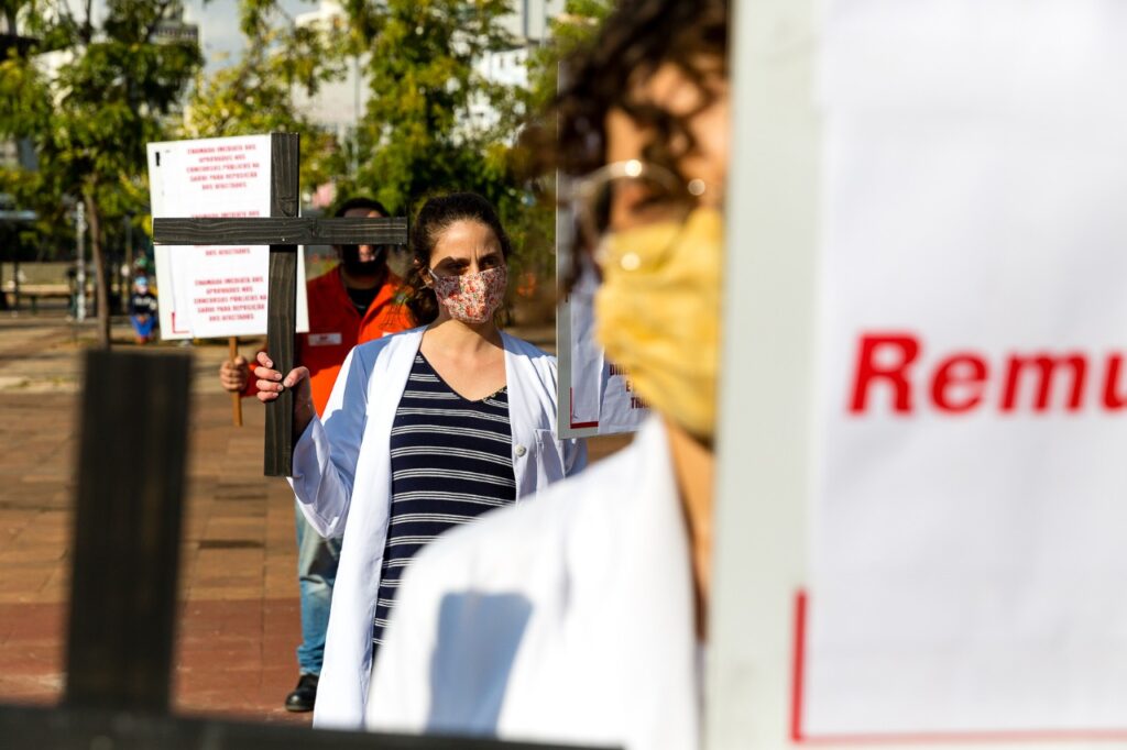Sindicatos e centrais devem exigir a abertura das UTIs do setor privado para a população, em especial idosos e idosas