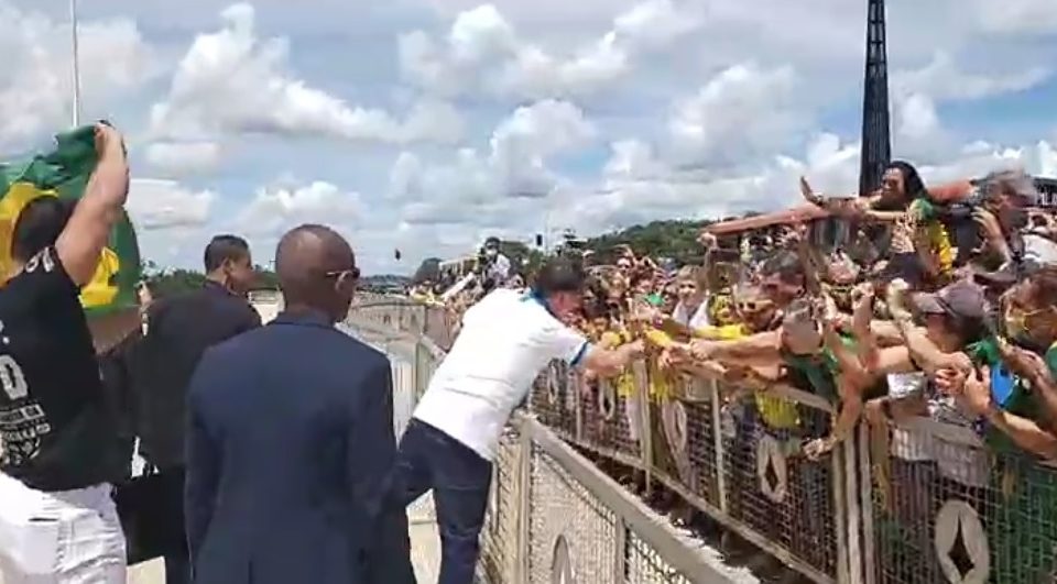 Quantas mortes cabem a Bolsonaro?