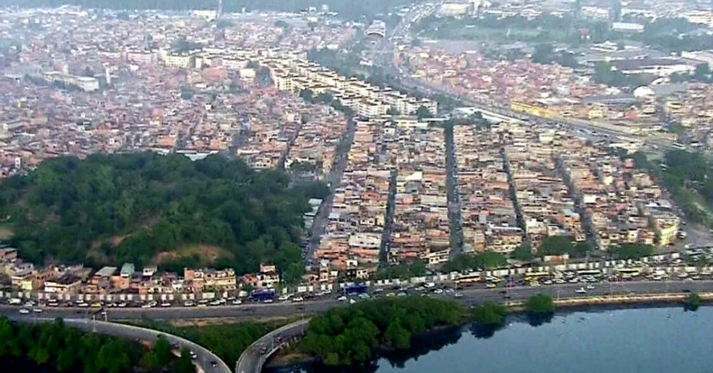 Vida versus política de morte: a resistência das favelas e periferias na luta contra a covid-19