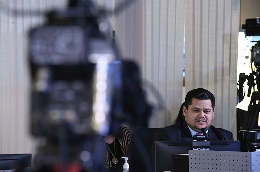 Após passar no Senado, congelamento de salário dos servidores por 18 meses será votado na Câmara