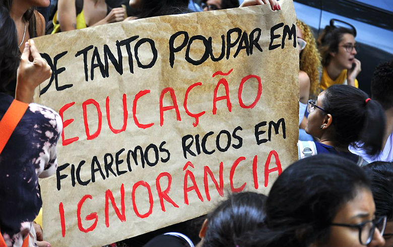 Ser professor em Minas Gerais: “Por que não nos pagam?”