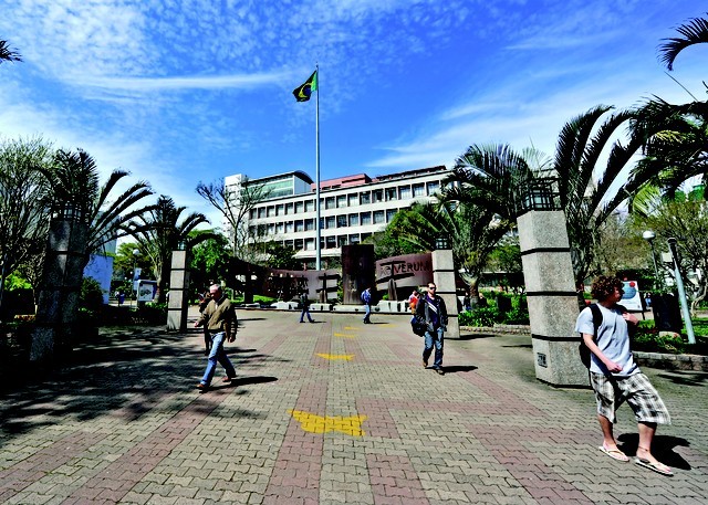 Estudantes da PUC-RS contra o sucateamento da educação