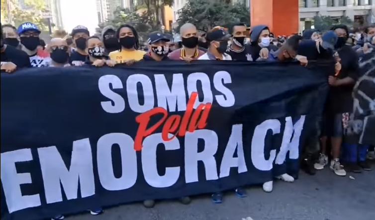 Nenhum passo atrás: Torcidas antifascistas ocupam Avenida Paulista