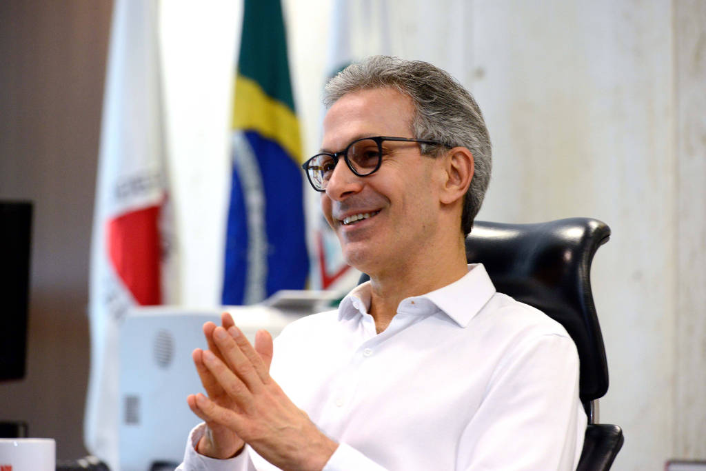 Educadores de MG respondem a novos ataques de Romeu Zema